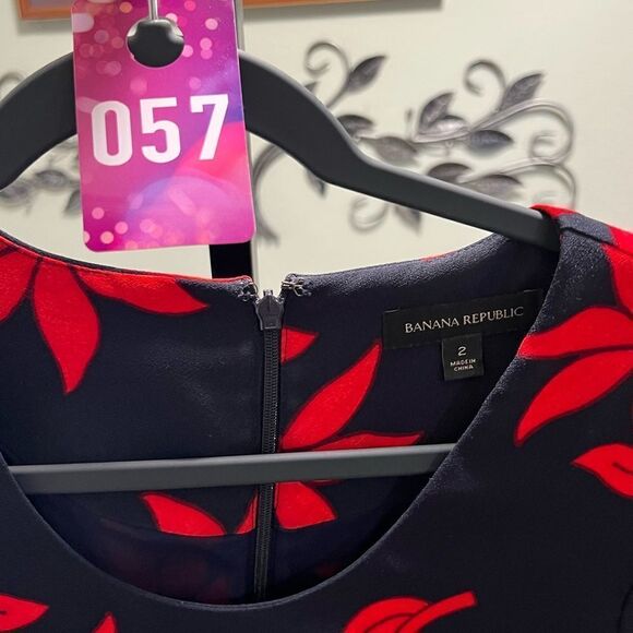 EUC Banana Republic Blue Dress with Red Flowers, Short Sleeves, Size 2 #057 - Picture 2 of 5